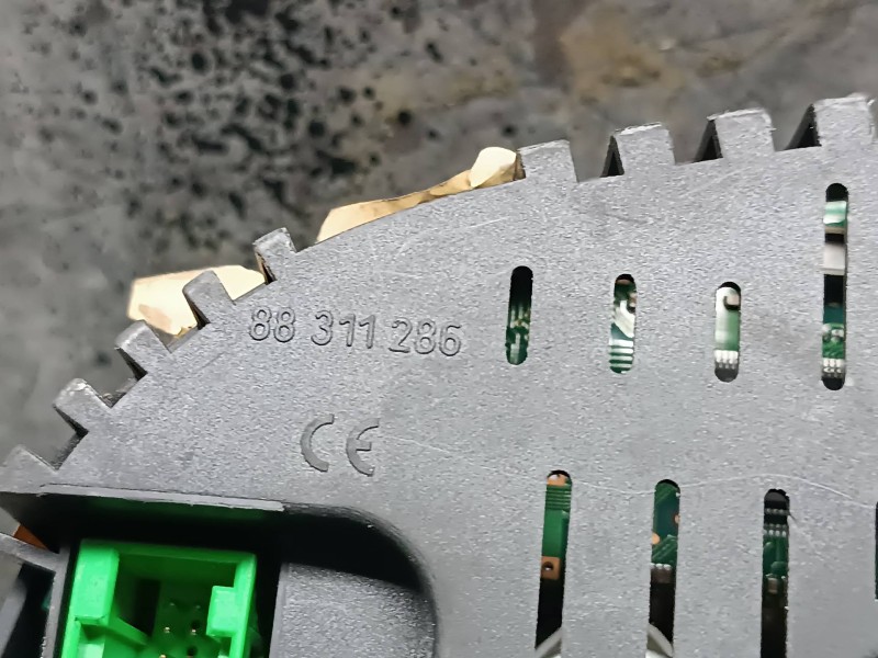 Recambio de cuadro instrumentos para audi a3 (8l) referencia OEM IAM 110080142 88311286 VDO