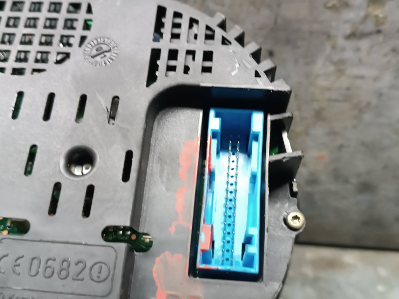 Recambio de cuadro instrumentos para audi a3 (8l) referencia OEM IAM 110080142 88311286 VDO