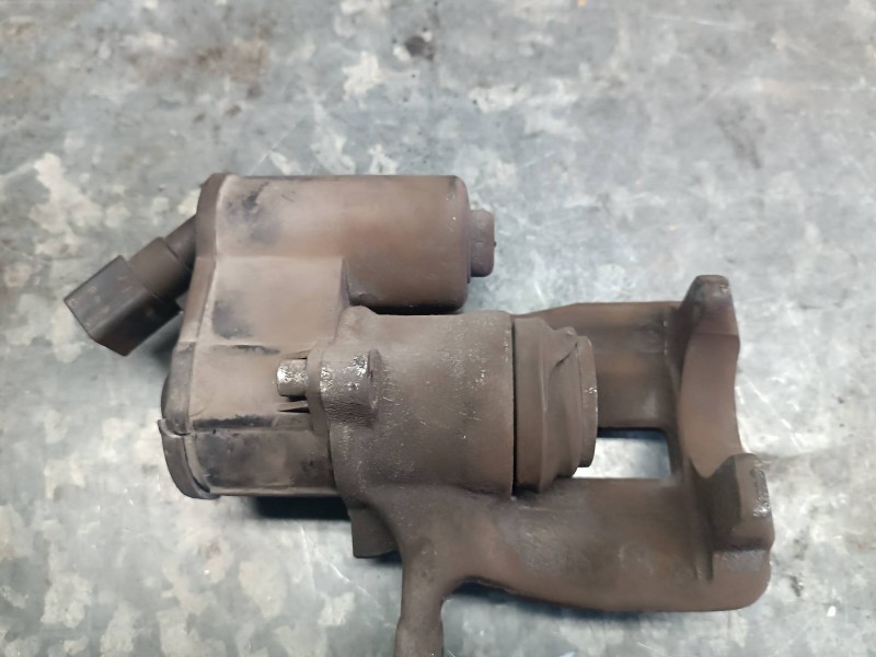 Recambio de pinza de freno trasera derecha para audi a6 berlina (4f2) referencia OEM IAM 32329695 E0910857B TRW