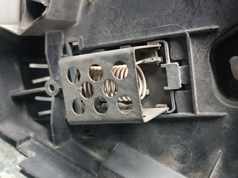 Recambio de electroventilador para dacia lodgy referencia OEM IAM 214818665R 8240636 