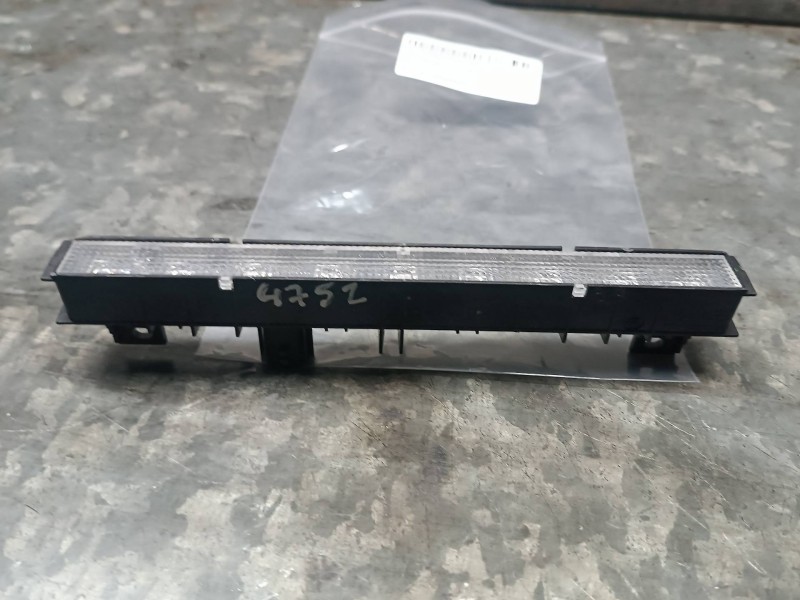 Recambio de luz central de freno para dacia duster ii referencia OEM IAM 265958992D  