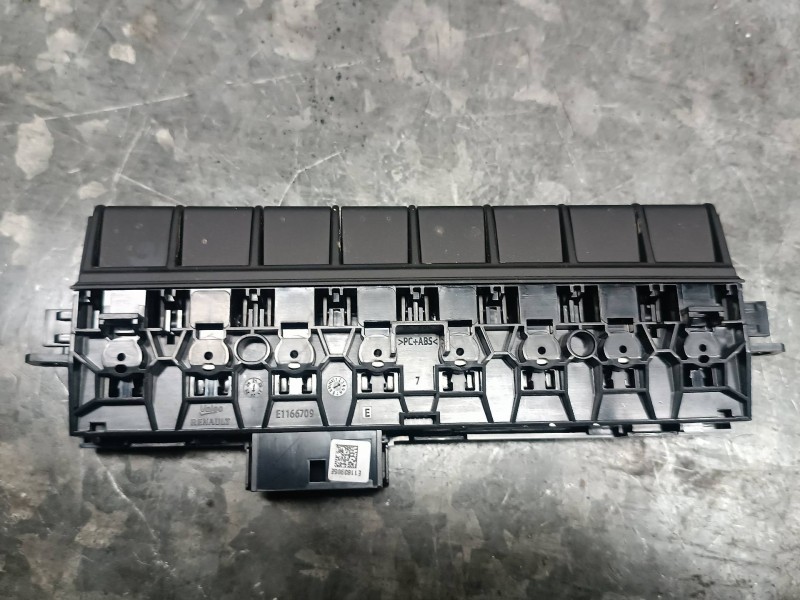 Recambio de mando multifuncion para dacia duster ii referencia OEM IAM 283E83332R  