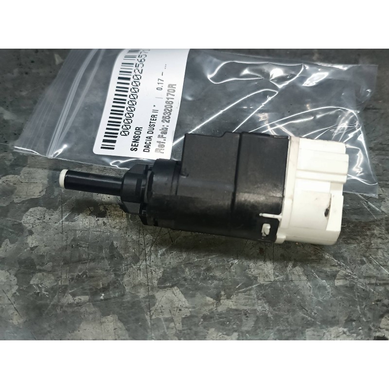 Recambio de sensor para dacia duster ii referencia OEM IAM 253206170R CONECTOR 4 PINES LUZ DE FRENO