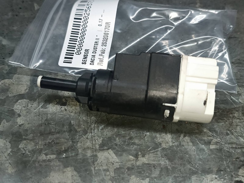 Recambio de sensor para dacia duster ii referencia OEM IAM 253206170R CONECTOR 4 PINES LUZ DE FRENO