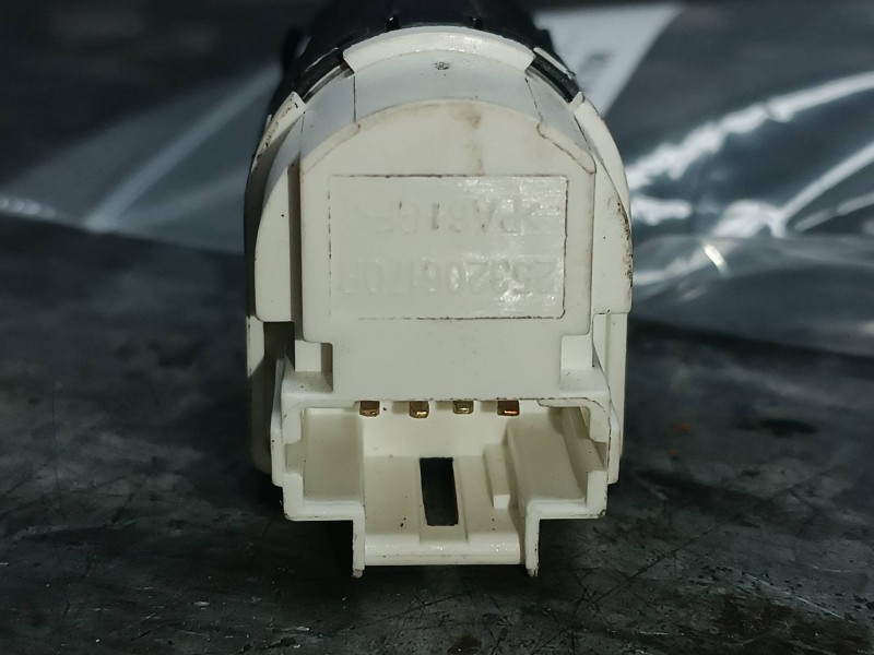 Recambio de sensor para dacia duster ii referencia OEM IAM 253206170R CONECTOR 4 PINES LUZ DE FRENO