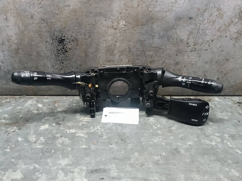 Recambio de mando limpia para dacia duster ii referencia OEM IAM LK1050842801 098RC 92960XFB01432