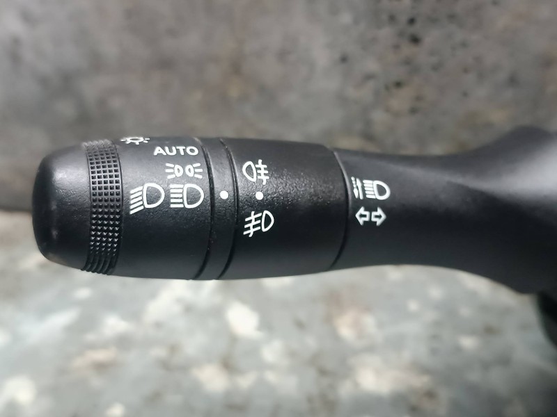 Recambio de mando limpia para dacia duster ii referencia OEM IAM LK1050842801 098RC 92960XFB01432