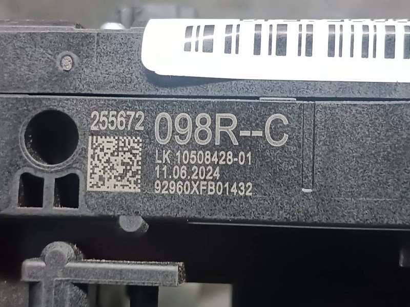 Recambio de mando limpia para dacia duster ii referencia OEM IAM LK1050842801 098RC 92960XFB01432