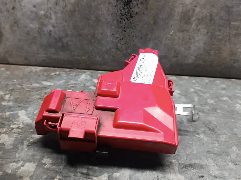 Recambio de caja reles / fusibles para dacia duster ii referencia OEM IAM 030111401  