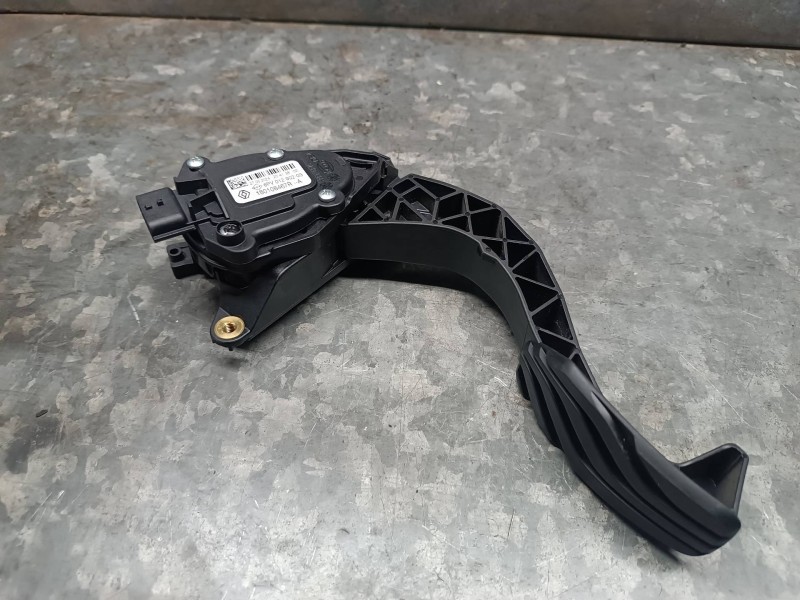 Recambio de pedal acelerador para dacia duster ii referencia OEM IAM 180108467R  CONECTOR 6 PINES