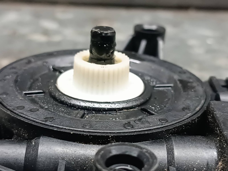 Recambio de motor elevalunas trasero derecho para dacia duster ii referencia OEM IAM 128001891F S42126201 