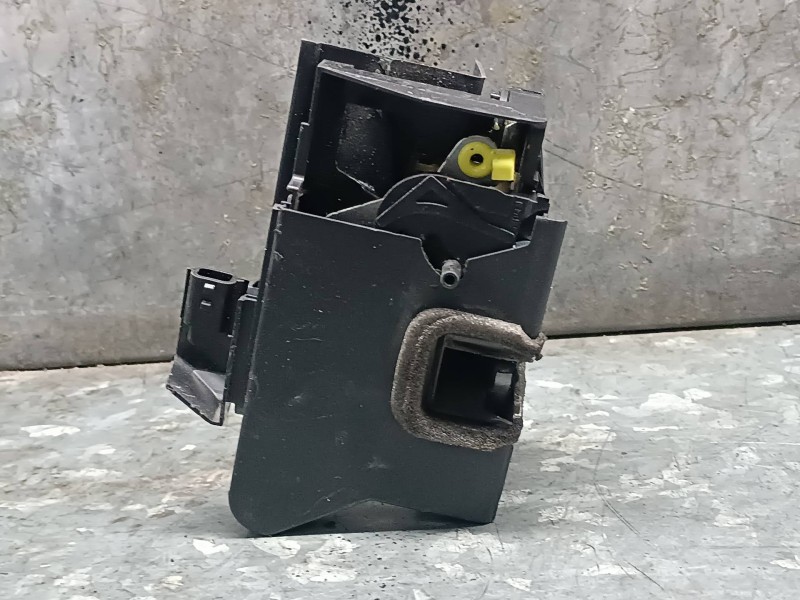 Recambio de cerradura puerta trasera izquierda para dacia duster ii referencia OEM IAM 825031773R C2A290524 