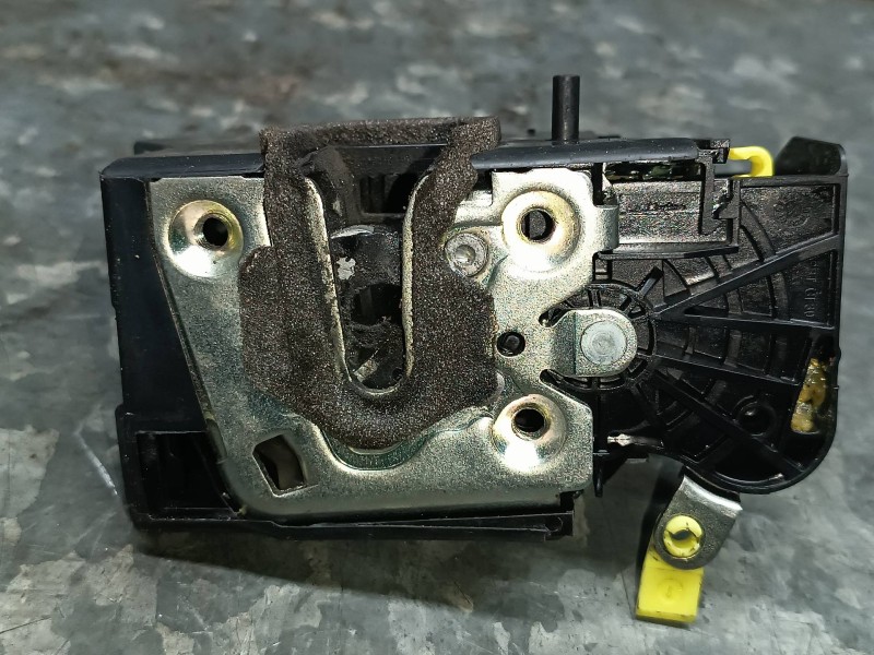 Recambio de cerradura puerta trasera izquierda para dacia duster ii referencia OEM IAM 825031773R C2A290524 