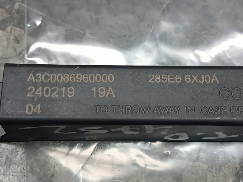 Recambio de antena para dacia duster ii referencia OEM IAM A3C0086960000 285E66XJ0A 240219 19A