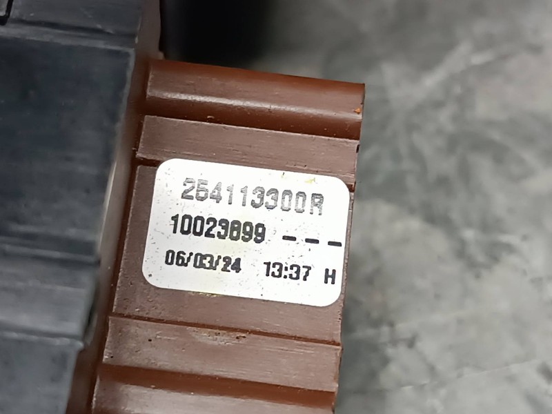 Recambio de mando elevalunas delantero izquierdo para dacia duster ii referencia OEM IAM 255709019R 254113300R 254112588R