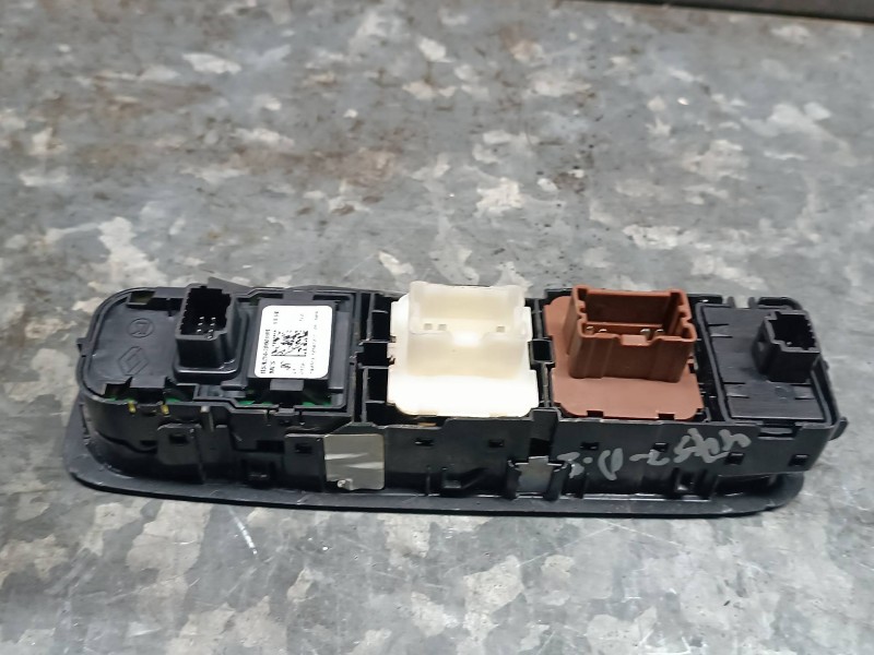 Recambio de mando elevalunas delantero izquierdo para dacia duster ii referencia OEM IAM 255709019R 254113300R 254112588R