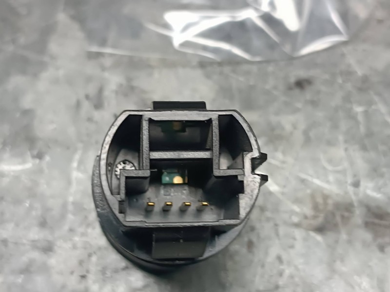 Recambio de interruptor para dacia duster ii referencia OEM IAM E27937 VALEO CONECTOR 4 PINES