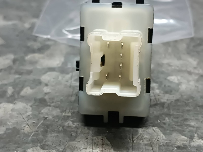 Recambio de mando elevalunas trasero derecho para dacia duster ii referencia OEM IAM 254215514R  CONECTOR 6 PINES