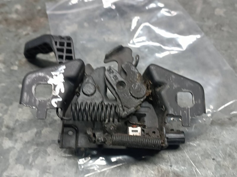 Recambio de cerradura capo para dacia duster ii referencia OEM IAM 13845  