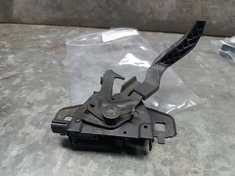 Recambio de cerradura capo para dacia duster ii referencia OEM IAM 13845  