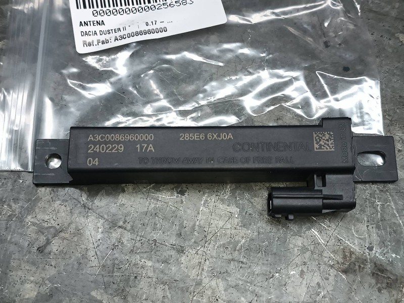 Recambio de antena para dacia duster ii referencia OEM IAM A3C0086960000 285E66XJ0A 240229 17A