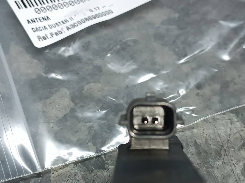 Recambio de antena para dacia duster ii referencia OEM IAM A3C0086960000 285E66XJ0A 240229 17A
