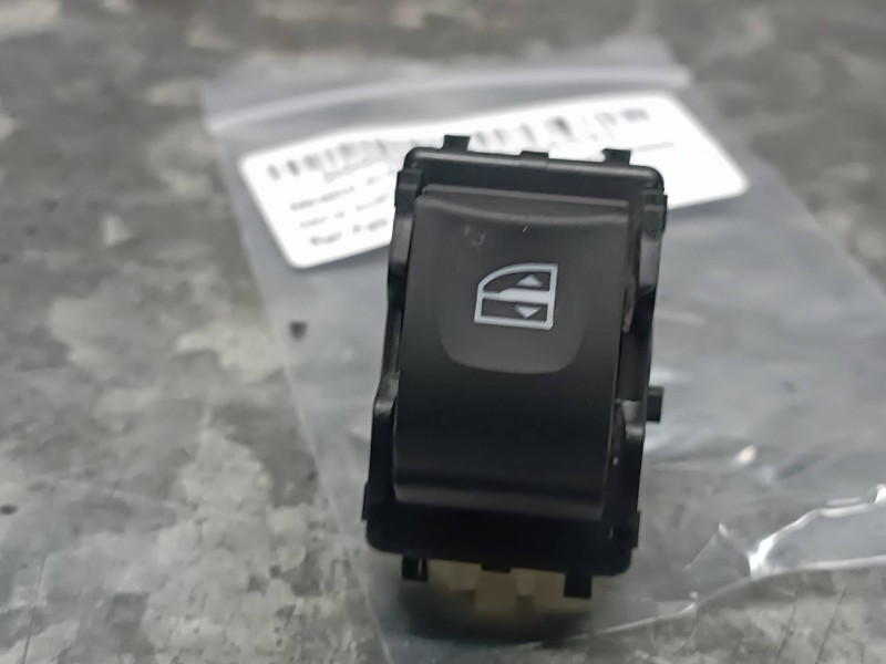 Recambio de mando elevalunas trasero izquierdo para dacia duster ii referencia OEM IAM 2542  CONECTOR 6 PINES