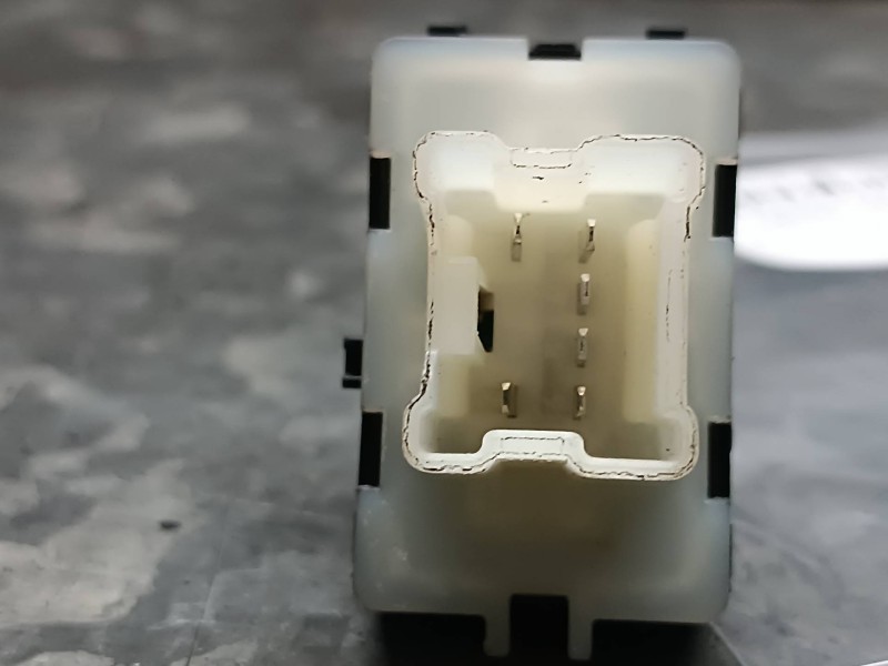 Recambio de mando elevalunas trasero izquierdo para dacia duster ii referencia OEM IAM 2542  CONECTOR 6 PINES