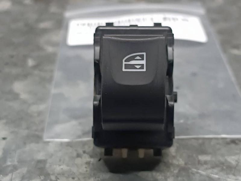 Recambio de mando elevalunas delantero derecho para dacia duster ii referencia OEM IAM 254218614R  CONECTOR 6 PINES