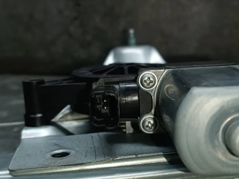 Recambio de elevalunas delantero derecho para dacia duster ii referencia OEM IAM 807201952R  ELECTRICO