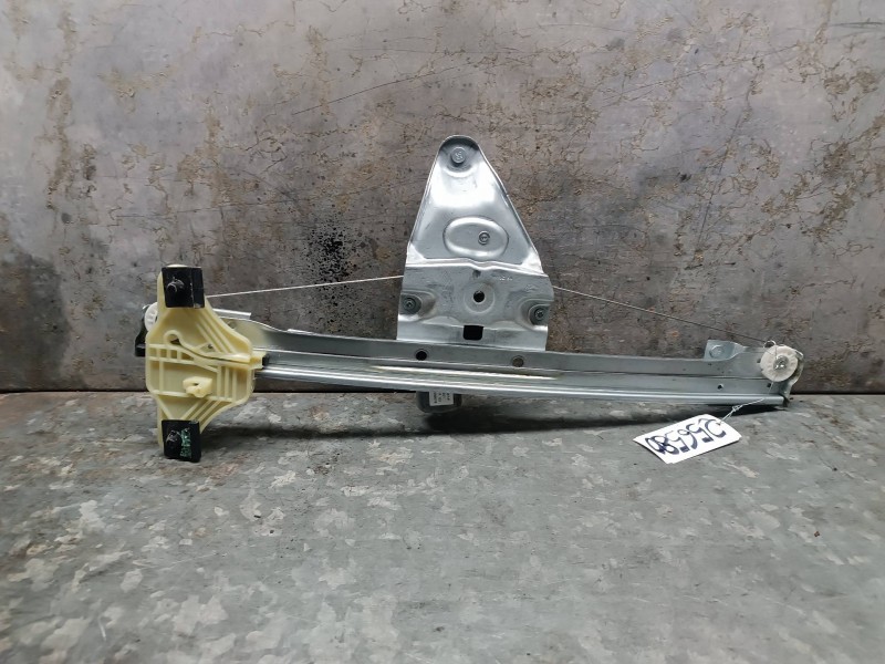 Recambio de elevalunas delantero derecho para dacia duster ii referencia OEM IAM 807201952R  ELECTRICO