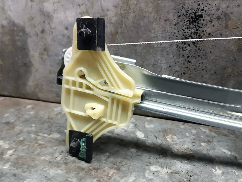 Recambio de elevalunas delantero derecho para dacia duster ii referencia OEM IAM 807201952R  ELECTRICO