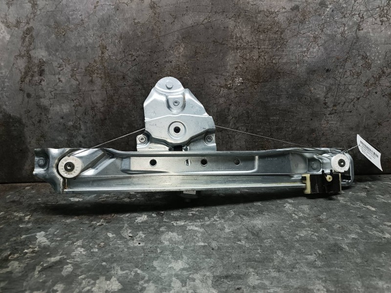 Recambio de elevalunas trasero izquierdo para dacia duster ii referencia OEM IAM 827210622R  ELECTRICO