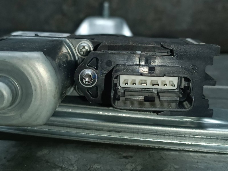 Recambio de elevalunas delantero izquierdo para dacia duster ii referencia OEM IAM 807217664R  ELECTRICO