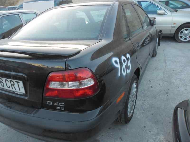 volvo s40 berlina del año 2004