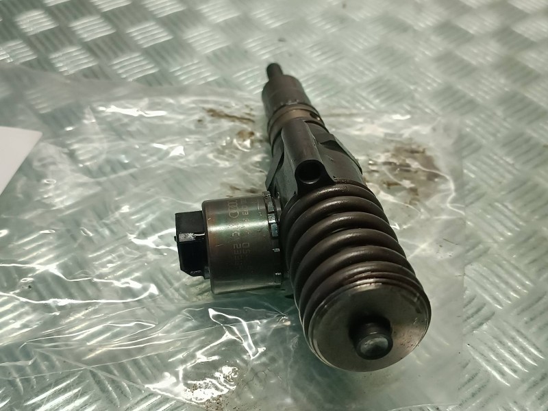 Recambio de inyector para audi a4 berlina (8e) referencia OEM IAM 0414720404 PDB027 BOSCH