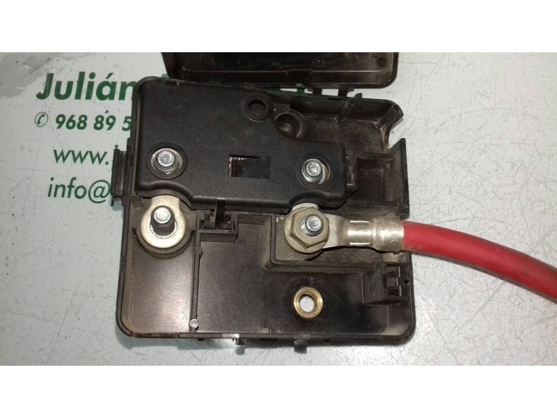 Recambio de caja reles / fusibles para bmw serie 3 berlina (e46) 320d referencia OEM IAM 61138374986  CAJA BATERIA