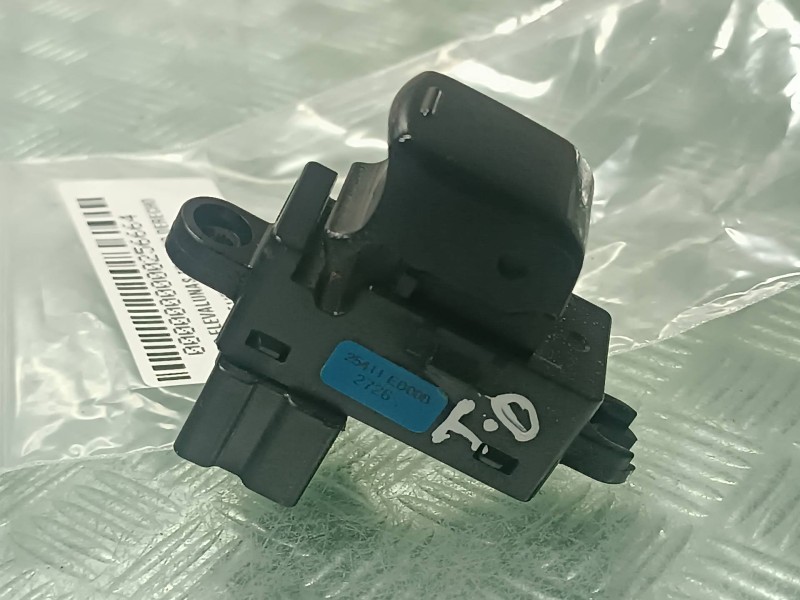 Recambio de mando elevalunas trasero derecho para nissan note (e11e) referencia OEM IAM 25411ED008  CONECTOR 6 PINES