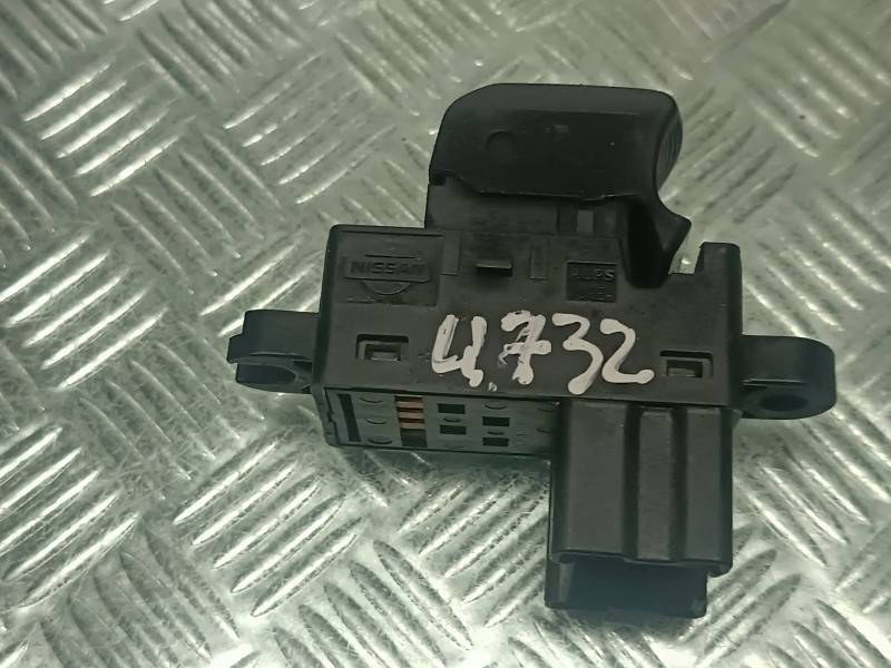 Recambio de mando elevalunas trasero derecho para nissan note (e11e) referencia OEM IAM 25411ED008  CONECTOR 6 PINES