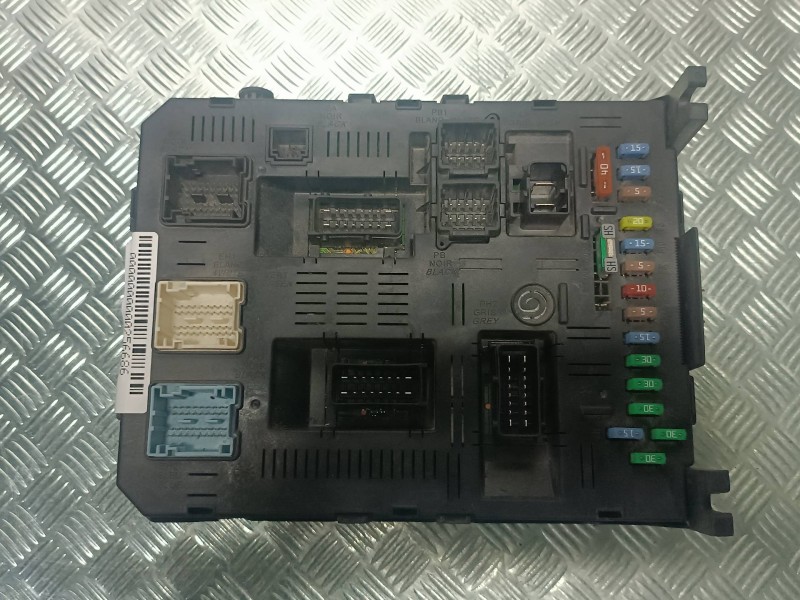 Recambio de caja reles / fusibles para citroen c5 berlina referencia OEM IAM 9656530580 BSI2004 H05 JOHNSON CONTROLS