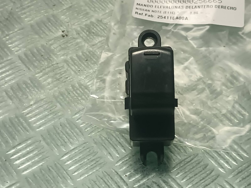 Recambio de mando elevalunas delantero derecho para nissan note (e11e) referencia OEM IAM 25411EA00A  CONECTOR 6 PINES