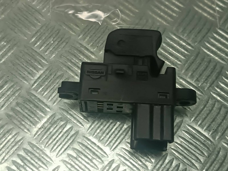 Recambio de mando elevalunas delantero derecho para nissan note (e11e) referencia OEM IAM 25411EA00A  CONECTOR 6 PINES