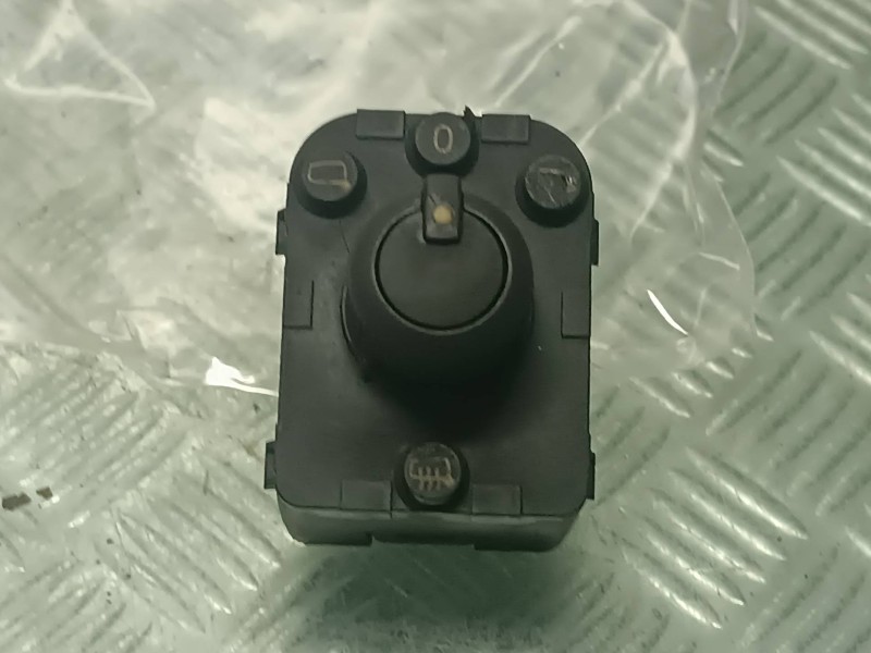 Recambio de mando retrovisor para audi q2 (gab) referencia OEM IAM 4M0959565K  CONECTOR 4 PINES