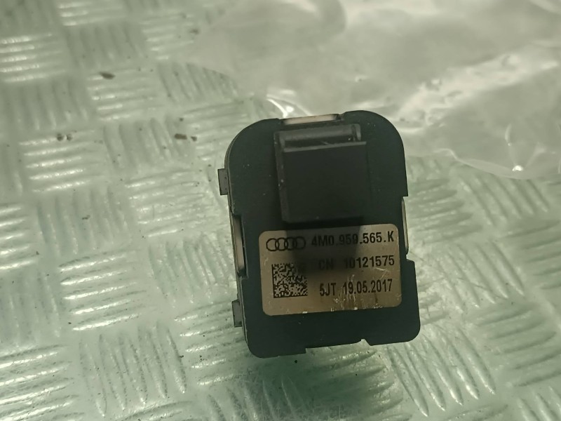 Recambio de mando retrovisor para audi q2 (gab) referencia OEM IAM 4M0959565K  CONECTOR 4 PINES