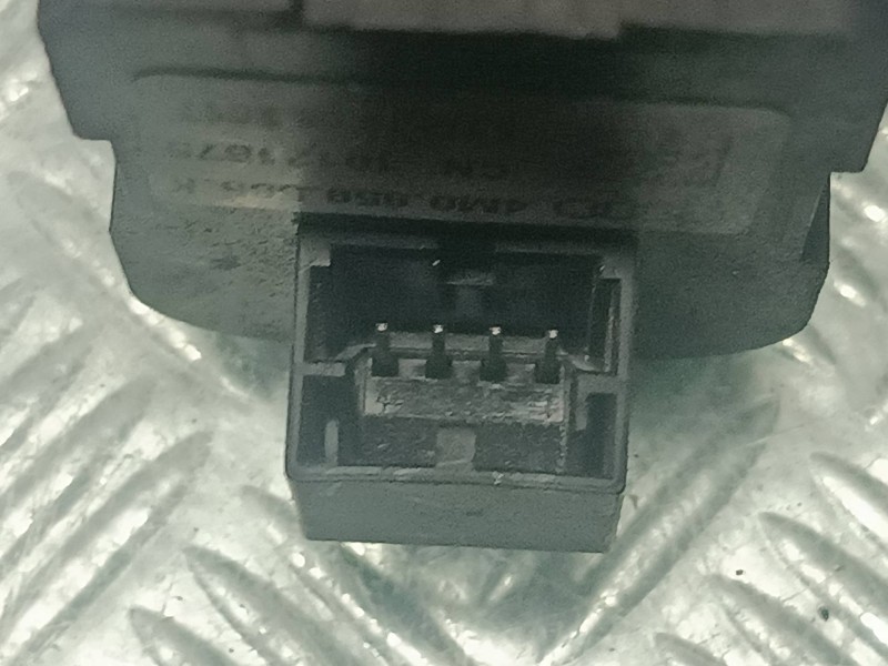 Recambio de mando retrovisor para audi q2 (gab) referencia OEM IAM 4M0959565K  CONECTOR 4 PINES