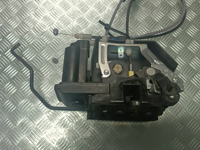 Recambio de cerradura puerta trasera izquierda para hyundai i10 referencia OEM IAM   