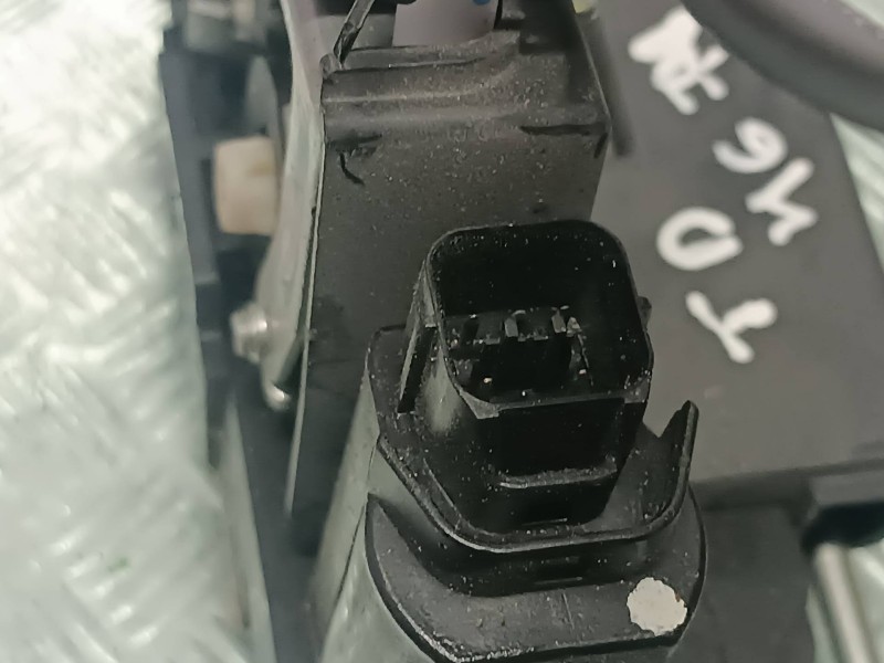 Recambio de cerradura puerta trasera derecha para hyundai i10 referencia OEM IAM   