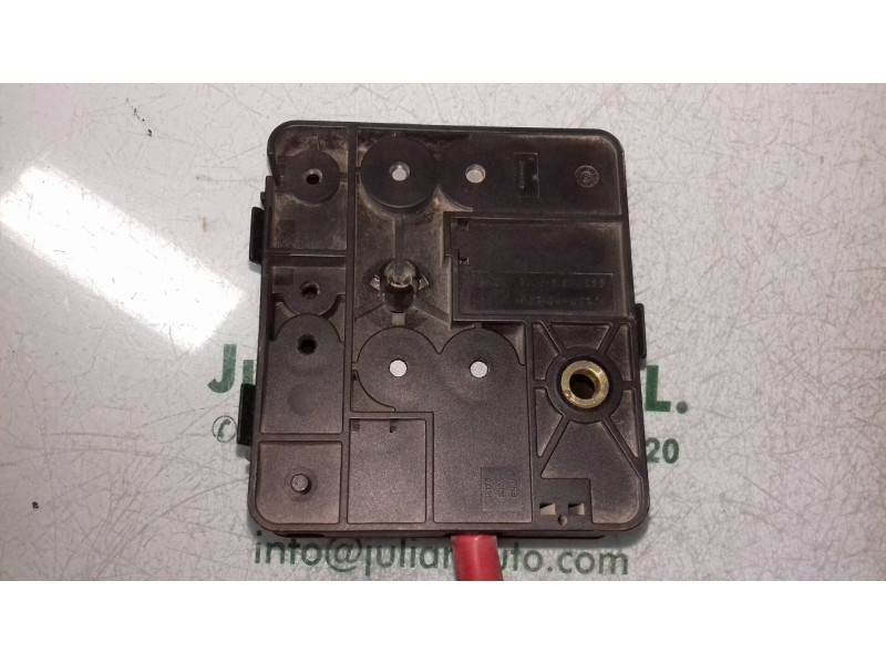 Recambio de caja reles / fusibles para bmw serie 3 berlina (e46) 320d referencia OEM IAM 61138374986  CAJA BATERIA