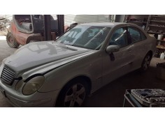 mercedes-benz clase e (w211) berlina del año 2006 2