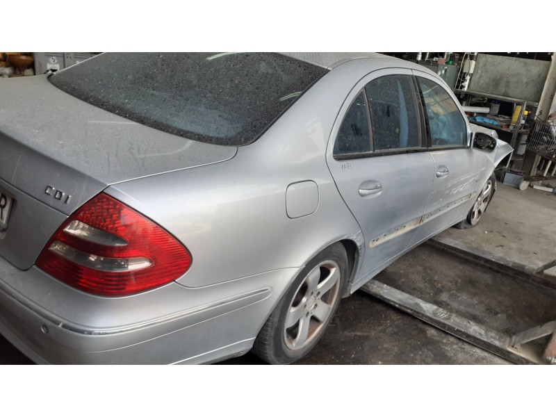 mercedes-benz clase e (w211) berlina del año 2006
